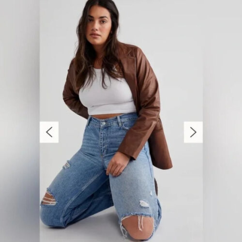 Free People curvy fever pitch boyfriend Jeans Size 33 Denim Blue - Picture 2 of 10